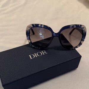 Dior Women's Navy and Black Sunglasses